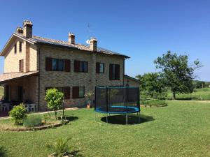 a yard with a basketball hoop in front of a house at Agriturismo bio Verde Armonia in Montemarciano