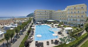Bazén v ubytování Hotel Miramare nebo v jeho okolí