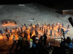 a group of people standing in the snow at night at Ski-in/out. Amplio y cómodo Departamento in Lo Barnechea