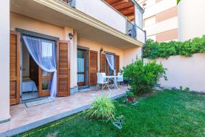 A garden outside Casa Lilla 1 e 2