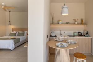 Postel nebo postele na pokoji v ubytování Topos Suites