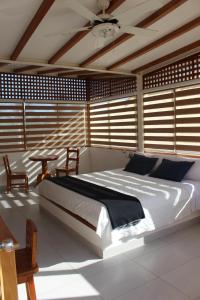 a bedroom with a large bed and a table at Hotel Silberstein in Puerto Ayora