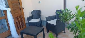 A seating area at Casa Lilla 1 e 2