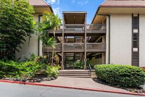 an apartment building with a balcony and a staircase at Kona Mansions#105 in Kailua-Kona