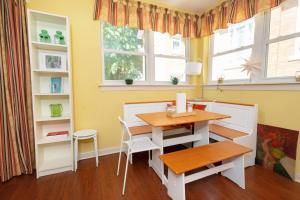 Gallery image of Home STEPS from Oberlin in Oberlin +20 photos