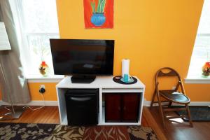 Gallery image of Small Suite STEPS from Oberlin in Oberlin