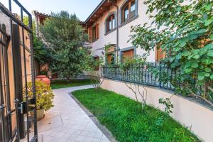 A garden outside Casa Lilla 1 e 2