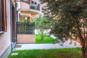 A garden outside Casa Lilla 1 e 2