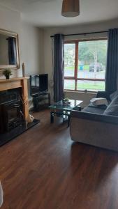 TV a/nebo společenská místnost v ubytování Cosy 2 bed house
