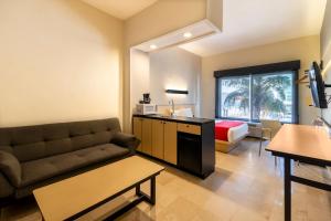 Posezení v ubytování City Express by Marriott Cancun