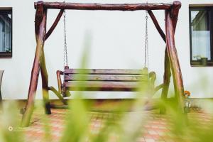 Afbeelding uit fotogalerij van Pensiunea Willy Silvas in Tăşnad +23 foto's