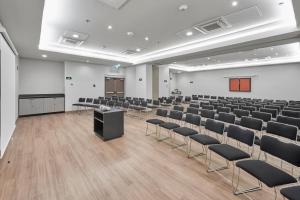 a lecture hall with chairs and a podium in it at City Express Junior by Marriott Puebla Angelopolis in Puebla