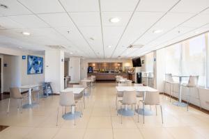 a cafeteria with tables and chairs in a building at City Express by Marriott Ciudad del Carmen in Ciudad del Carmen