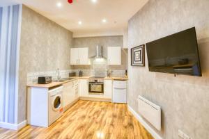 a kitchen with a washer and dryer on a wall at Suite 3 - 1 Bed Apartment King Size Bed in Lincoln