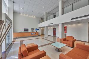 The lobby or reception area at City Express by Marriott Mazatlan