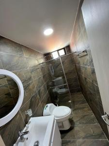 Ένα μπάνιο στο HOTEL SENDERO LAS GACHAS