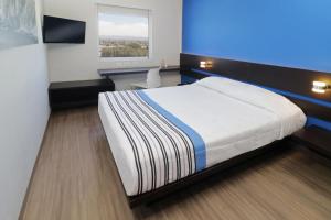 Llit o llits en una habitació de City Express Junior by Marriott San Luis Potosi Zona Industrial