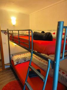 Postel nebo postele na pokoji v ubytování Wohnung Tchiyaka