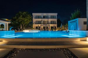 A piscina em ou perto de Apartments Stanaj
