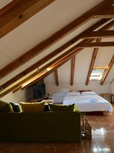 Ảnh trong thư viện ảnh của The Cozy Attic Stay ở Herceg-Novi