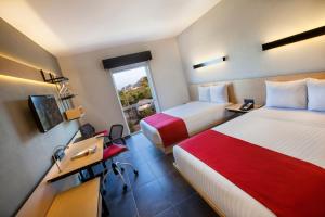 TV a/nebo společenská místnost v ubytování City Express Plus by Marriott Cabo San Lucas