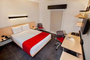 TV a/nebo společenská místnost v ubytování City Express Plus by Marriott Cabo San Lucas