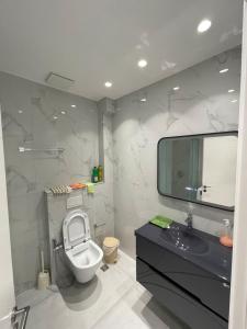 Ένα μπάνιο στο Alpha Lux Apartment