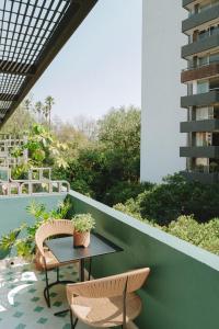 a patio with a table and chairs and a building at Hotel San Fernando in Mexico City +75 photos