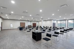 a large room with rows of chairs and tables at City Express by Marriott Queretaro in Quer&eacute;taro