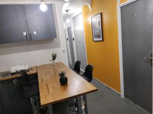 a conference room with a wooden table and chairs at Paris cosy private room with shared space - Chambre privée avec espace commun Paris in Vitry-sur-Seine