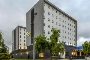 une représentation de l'avant d'un hôtel dans l'établissement City Express Junior by Marriott Bogota Aeropuerto, à Bogotá