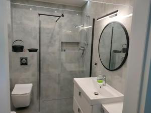 Ένα μπάνιο στο Apartament Studio Cafe - Baltic Park II +10 φωτογραφίες