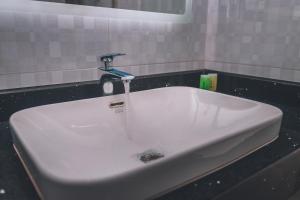 Un baño de Lyz Business Hotel Piura