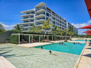 Bazén v ubytování Apartamento en Morros Zoe con acceso directo al mar en Cartagena nebo v jeho okolí