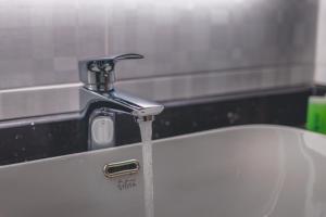 Un baño de Lyz Business Hotel Piura