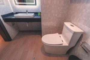 Un baño de Lyz Business Hotel Piura