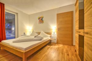 Łóżko lub łóżka w pokoju w obiekcie Alpin & Seeresort Top 10 - by Alpen Apartments