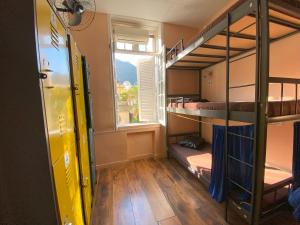 Aurora Hostel Rio客房内的一张或多张床位