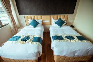 Voodi või voodid majutusasutuse Hotel Black Diamond - Transit Point Inside Hotel toas