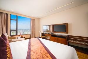 Postelja oz. postelje v sobi nastanitve Minh Toan Galaxy Hotel