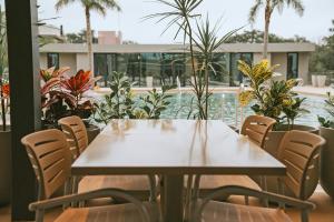 Sundlaugin á Howard Johnson Plaza La Ribera eða í nágrenninu