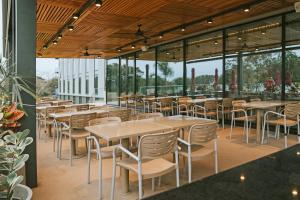 Veitingastaður eða matsölustaður á Howard Johnson Plaza La Ribera