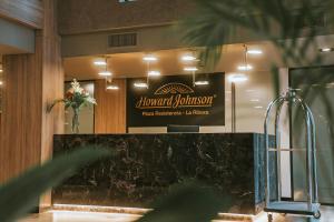 Vottorð, verðlaun, skilti eða annað skjal til sýnis á Howard Johnson Plaza La Ribera