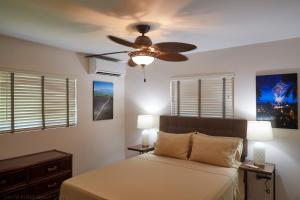 a bedroom with a bed and a ceiling fan at South Maui 1 BR Guest Suite - Kamaole Beach Area in Wailea