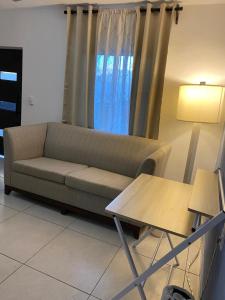 Χώρος καθιστικού στο Estudio con Patio