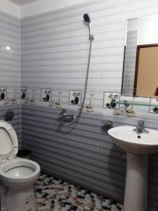 Ванная комната в Nhà Nghỉ Sơn Lâm - Ba Bể lake Best view