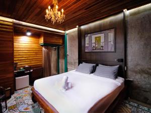 Cama ou camas em um quarto em Photohostel