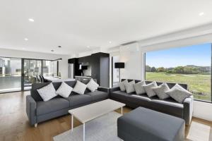 Χώρος καθιστικού στο The Fairway Club 17