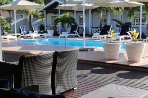 Bazén v ubytování Hotel La Roussette nebo v jeho okolí + 36 fotografií