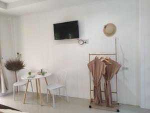 TV a/nebo společenská místnost v ubytování Luana Villas